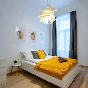 Apartment Wave - 3 Bedroom In Center, Budapest